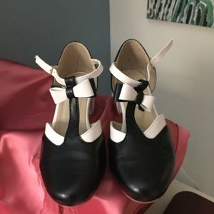 Vintage round toe black&white maryjane shoes 8